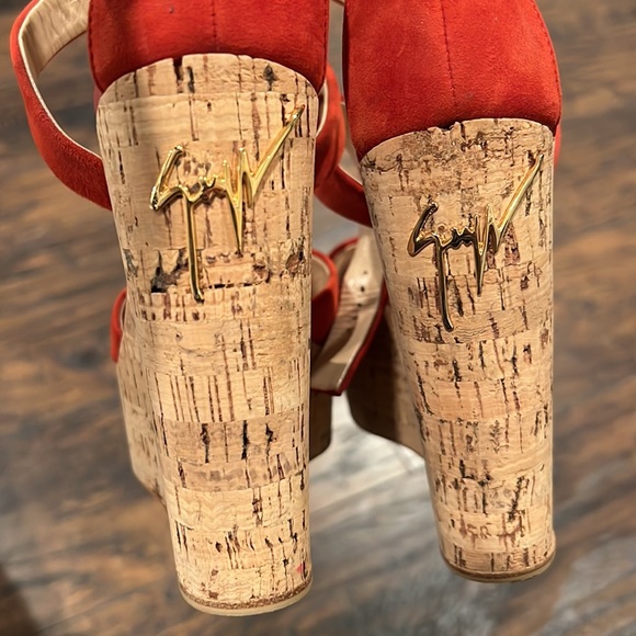 Giuseppe Zanotti: Wedge Sandal Sz: 35 - Picture 7 of 11